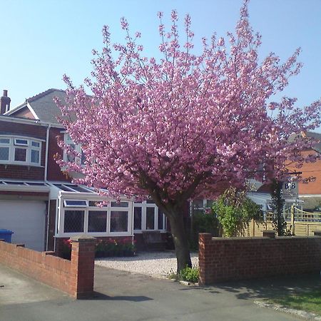 Cherry Blossom Guest House Whitby Buitenkant foto